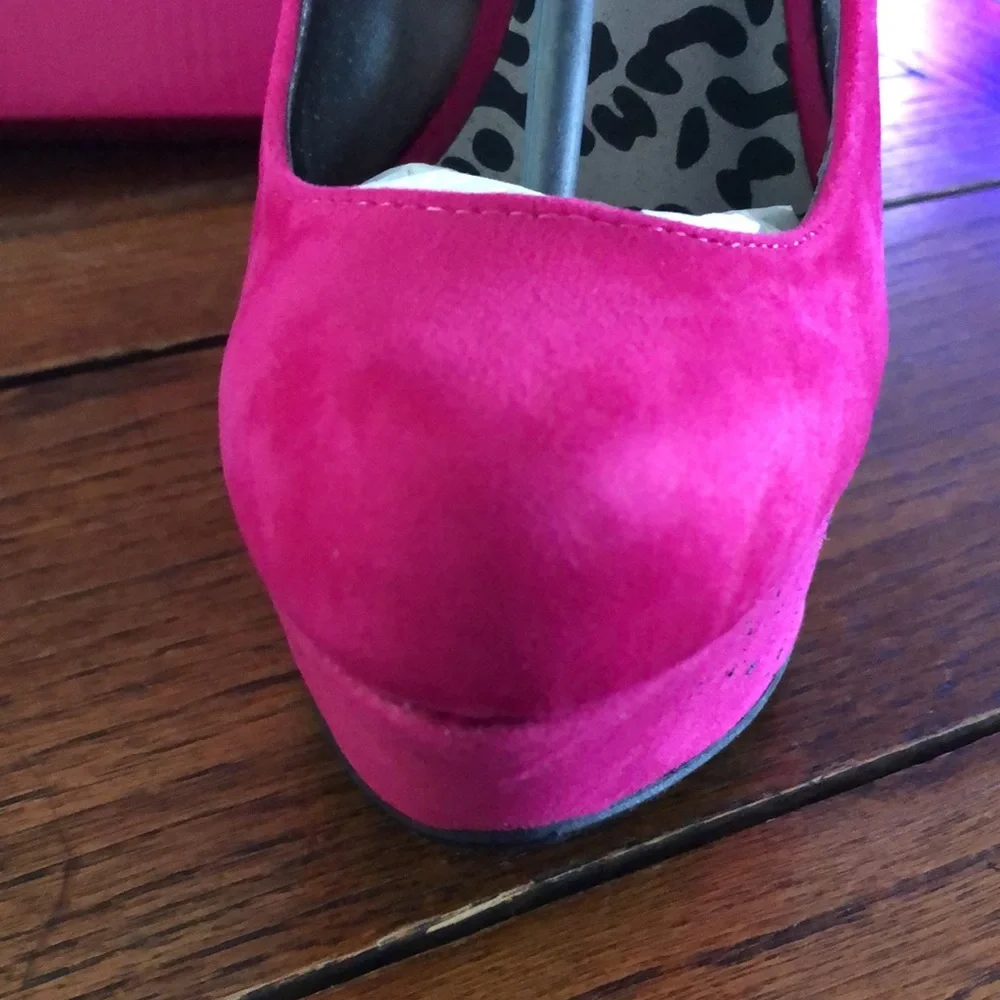 Dollhouse hot pink suede  wedge heels - Picture 2 of 9